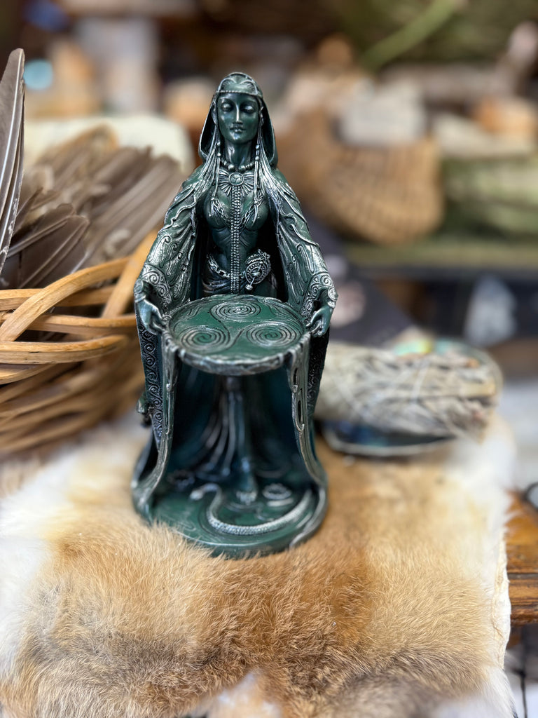 Danu Statue