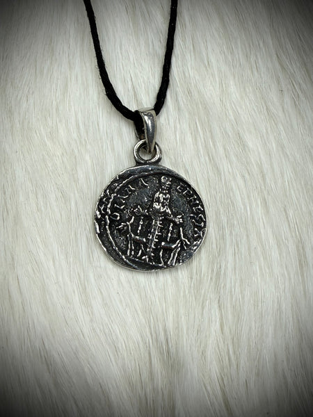 Artemis Pendant Necklace