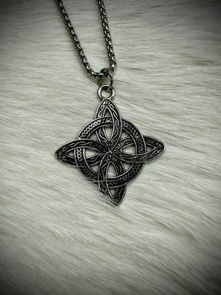 Witch’s Knot Pendant Necklace w/Knotwork