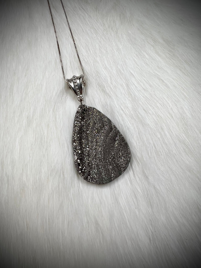 Druzy Quartz Pendant Necklace (N2401)